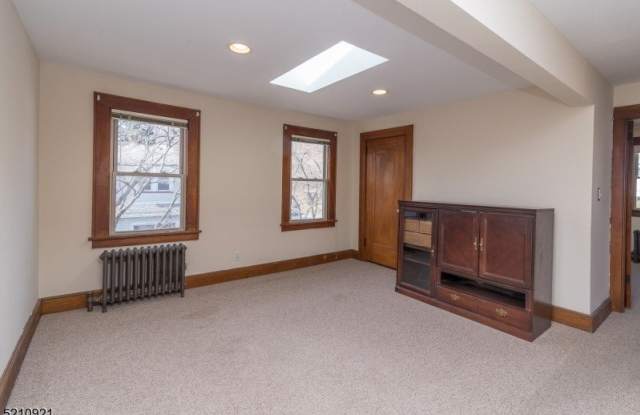 81 Savoy Pl Gallery 4