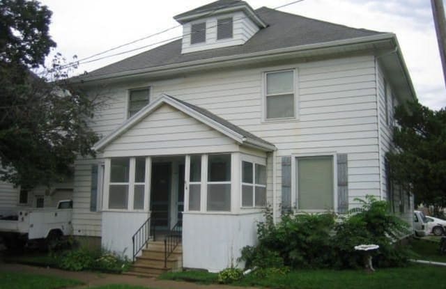 518 W 6th Street - 518 W 6th St, Waterloo, IA 50701