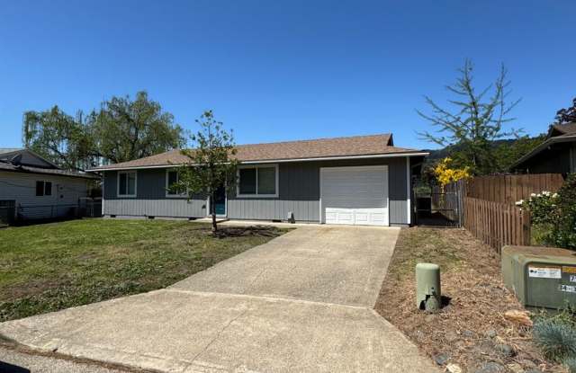 Myrtle Creek 3-bedroom Home with 1 Car Garage Gallery 3