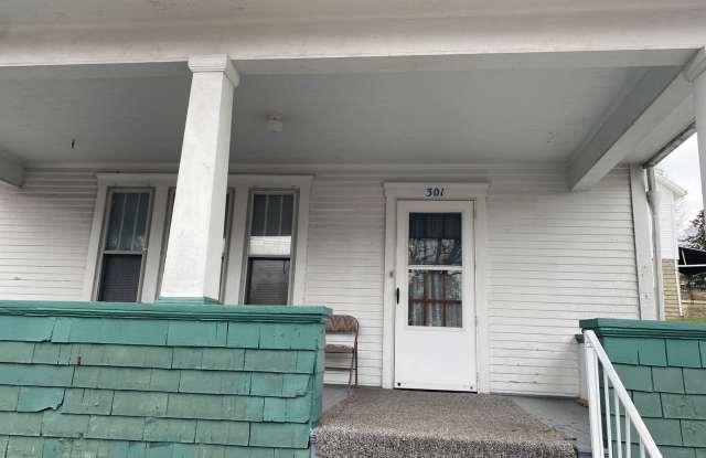 Downtown - 3 Bedroom House - Available 05/19/2027 Gallery 4
