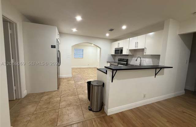 2733 SW 46th Ct Gallery 3