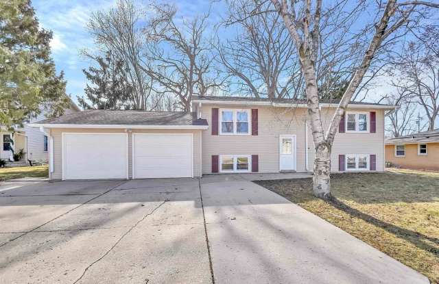 414 North Saint Bernard Drive - 414 North Saint Bernard Drive, De Pere, WI 54115