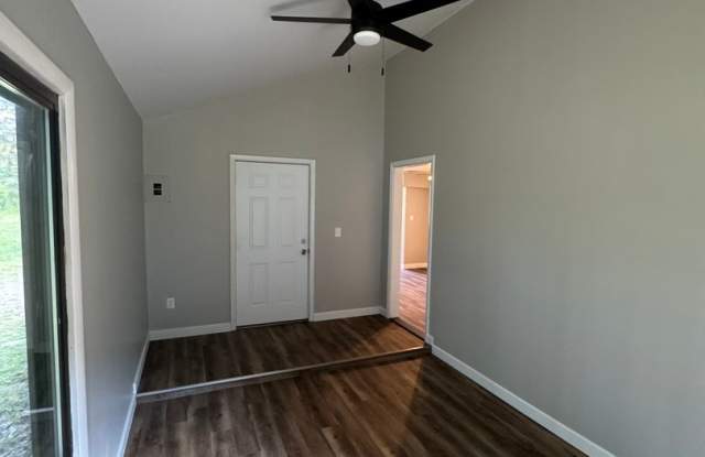 Complete Remodel - Beautiful 4 Bedroom House For Rent Gallery 4