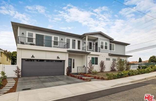 2423 Curtis Ave photos photos