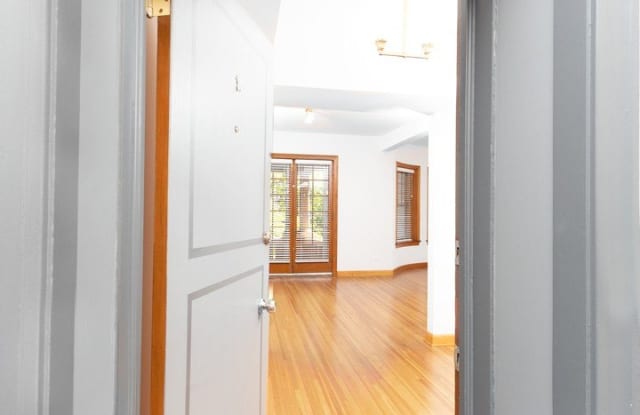 5610 N Kenmore Avenue Gallery 4