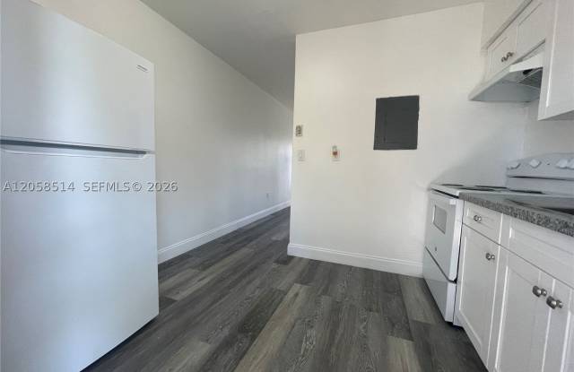 15940 NE 19th Ct Gallery 4