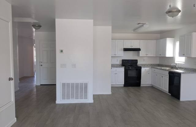 1633 East Silver Reef Drive - 1633 East Silver Reef Drive, Casa Grande, AZ 85122