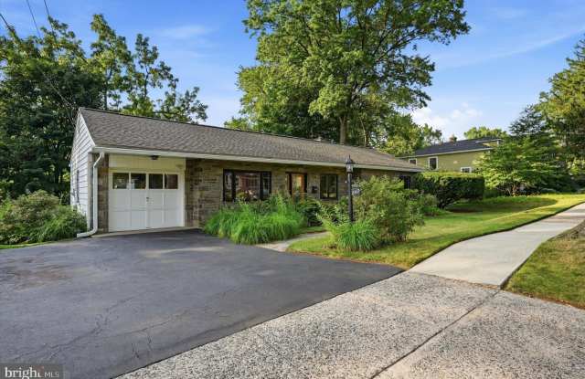 840 DELMONT Drive Gallery 2