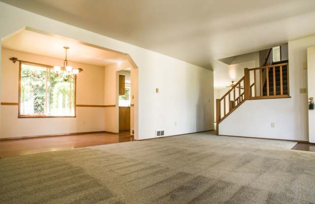 4 Bed/2.5 Bath Nearly 2000 SqFt, Gas Fireplace, RV Parking - 1477 Northwest Outrigger Loop, Oak Harbor, WA 98277