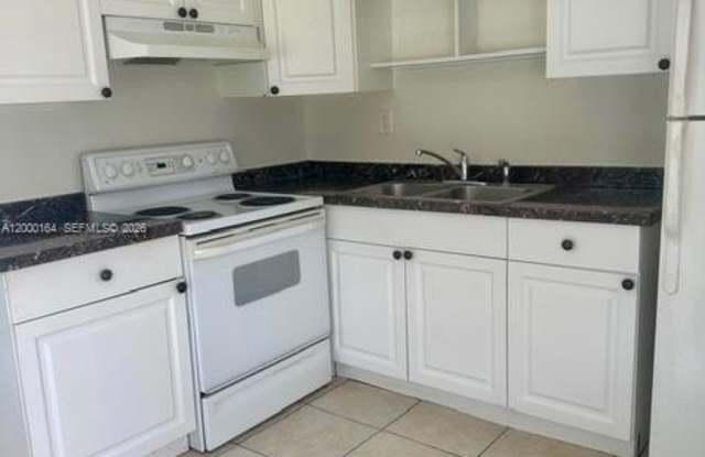 5649 SW 27th St photos photos