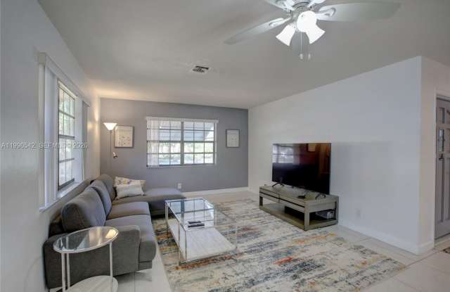 418 SE 4TH ST #418 DANIA, FL 33004 photos photos