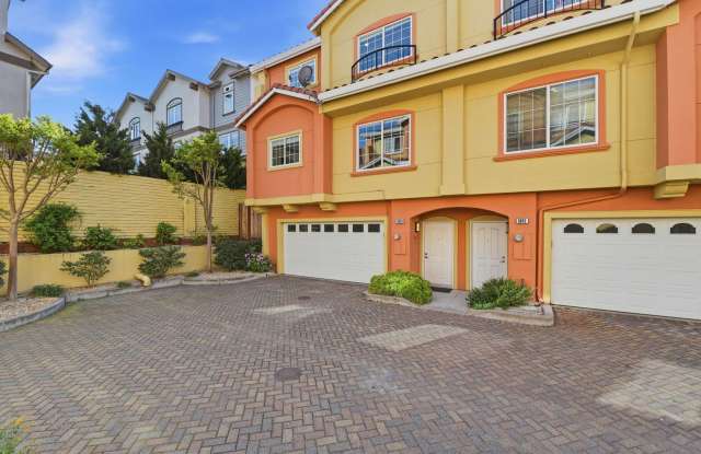 Beautiful 3 bed 2.5 bath Townhouse with A/C in Santa Clara. Must see! Gallery 3
