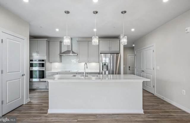 21894 HAWKSBILL HIGH Circle unit: 201 - 21894 Hawksbill High Circle, Sterling, VA 20164