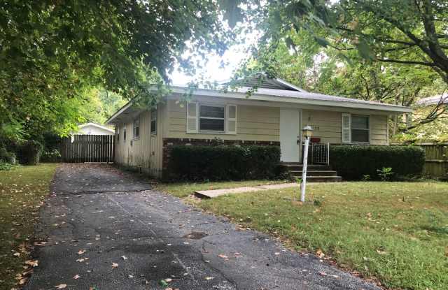 Charming home in a beautiful neighborhood - 1036 South Weller Avenue, Springfield, MO 65804