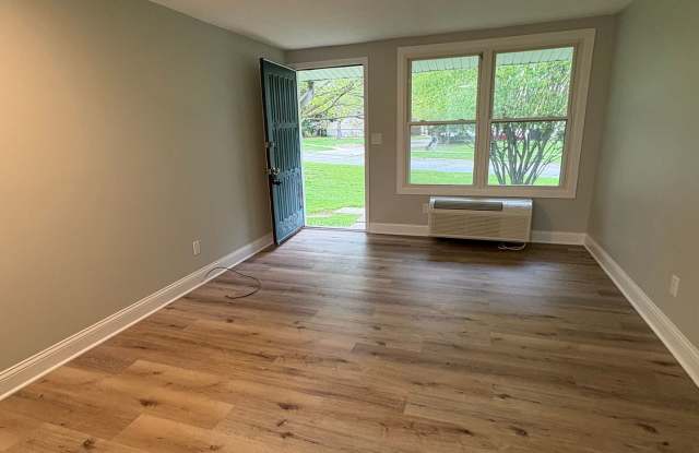 Fresh, Efficient Kent Rental with Water, Sewer & Trash Included Gallery 2