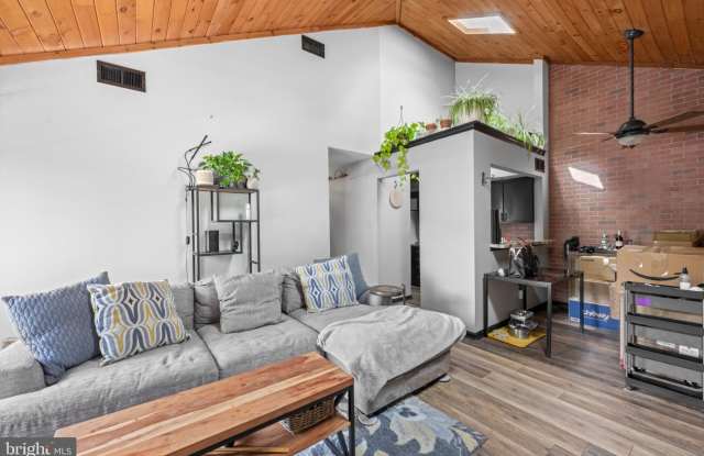 24 BROOKSIDE Court Gallery 3