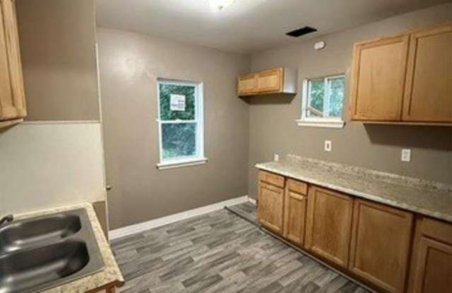 3214 S Grand Traverse Street Gallery 3
