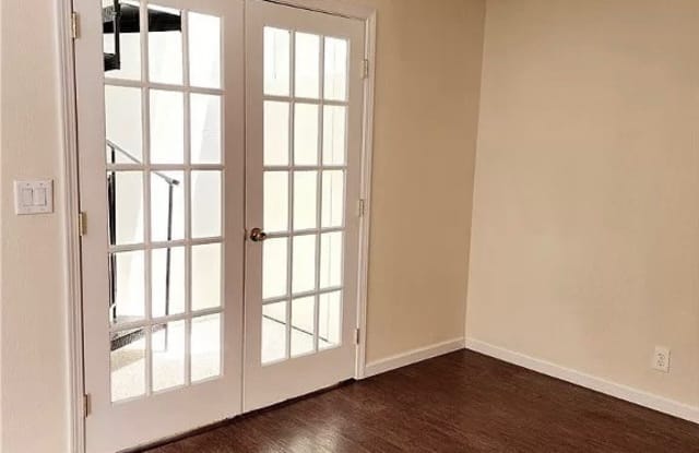 435 COLUMBIA Court Gallery 3