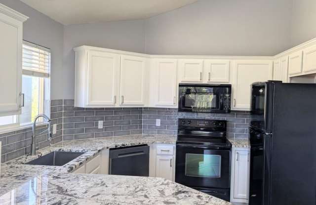 Beautiful 3 Bedroom Condo in Sandy! Gallery 4
