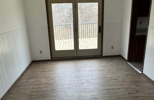 1117 Forest Avenue Gallery 3