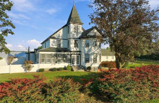 170 Old East Neck Road Gallery 2