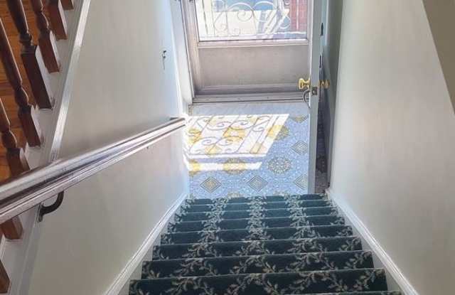 22-30 149 Street unit: 2 photos photos