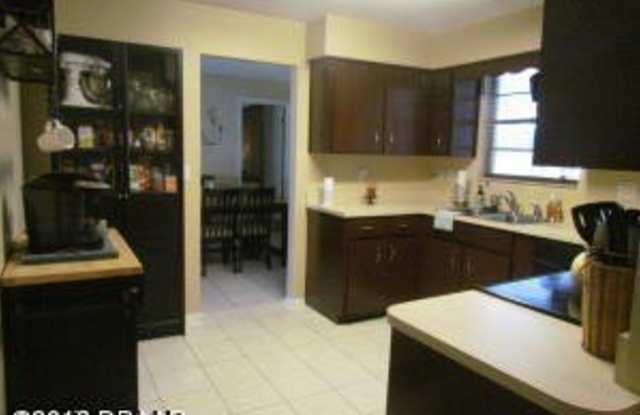 99 Mayfield Circle Gallery 4
