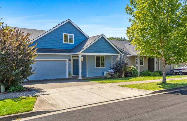 5-bed, 3-bath Home in Scenic West Salem - 2434 Benjamin Avenue Northwest, Salem, OR 97304