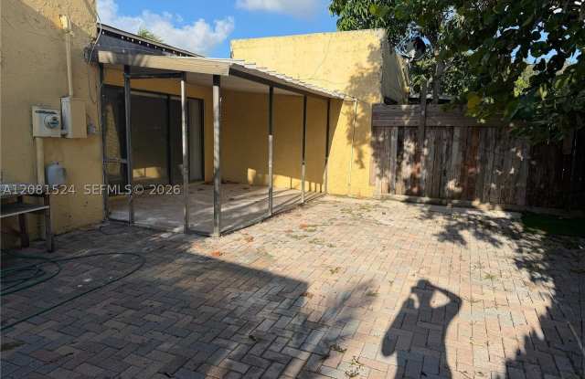 201 NW 43rd Pl Gallery 3