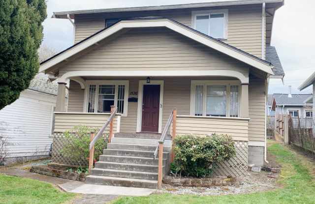 AUG PRELEASE: 5 bdrm/2 bath in York Neighborhood photos photos