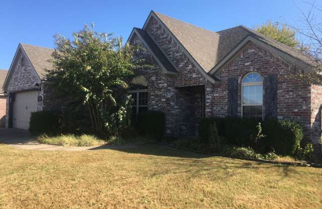 2709 SW Tanglewood Ave - 2709 Southwest Tanglewood Avenue, Bentonville, AR 72713