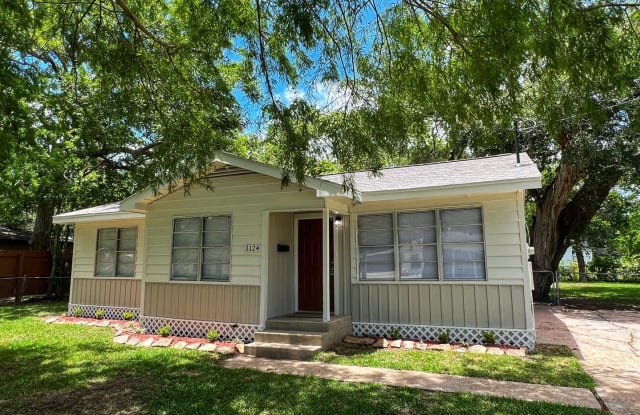 1124 2nd St - 1124 2nd Street, Clute, TX 77531
