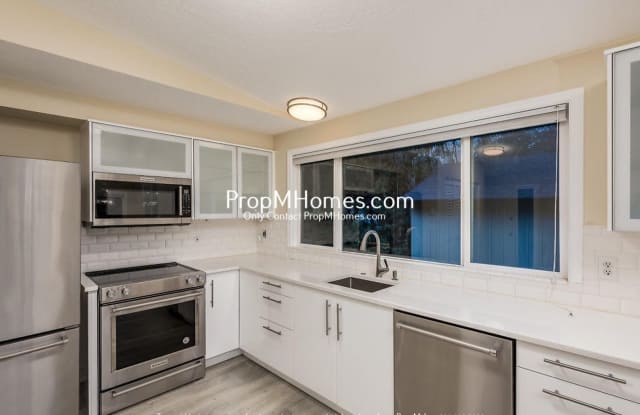 Updated 2 Bedroom Escape in Lake Oswego! photos photos