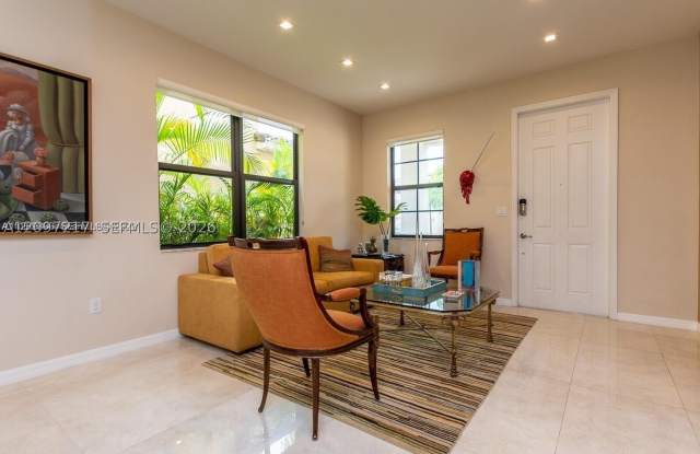 733 NE 193rd Ter Gallery 4