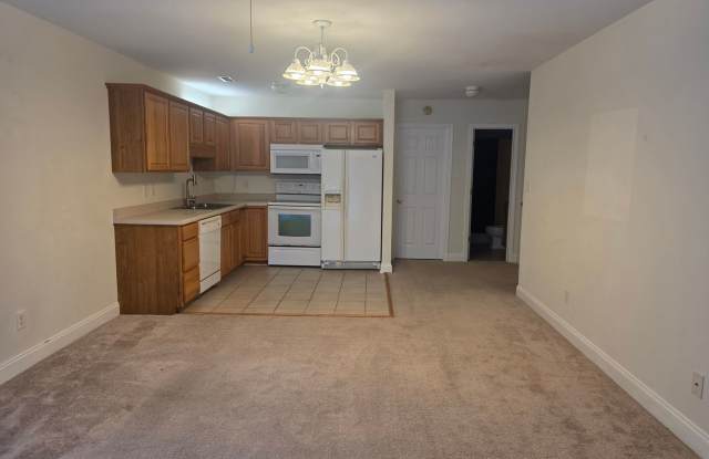 3 Bedroom, 3 Bath Unit. Townhouse with Garage. Gallery 4