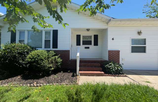 Welcome to 6 Julia Terrace in the Richneck Estates Neighborhood-4 BR, 2BA, SUNROOM, COVERED PORCHES, HARDWOOD FLOORS photos photos