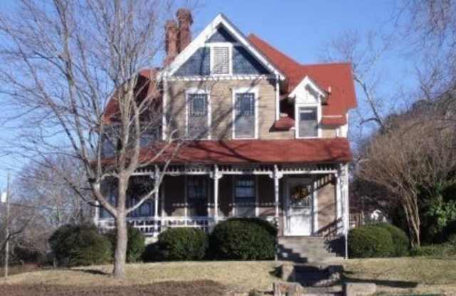 103 E. 22nd Street Apartment A **SHORT TERM CORPORATE LEASES AVAILABLE** photos photos