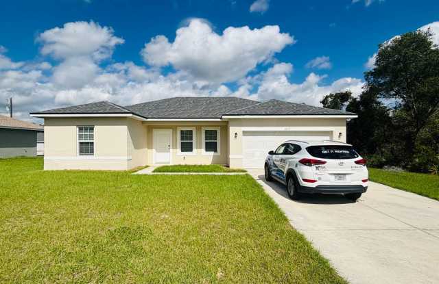 Great Home in Desirable SW Neighborhood **4/2 Won't Last*** - 2679 Southwest 154th Place Road, Marion County, FL 34473