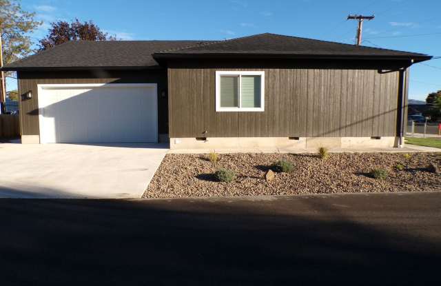 Charming, Comfortable Home with Ample Space Gallery 3