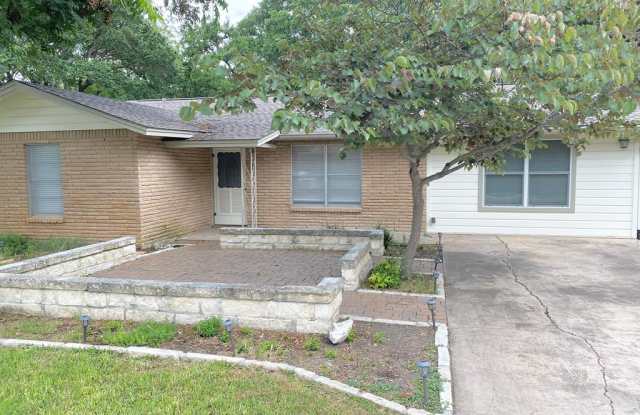 1007 N Donna Kay Dr - 1007 Donna Kay Dr, Kerrville, TX 78028