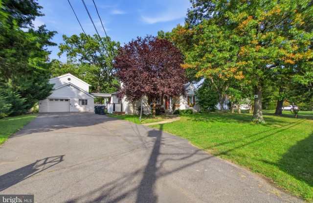 6012 CLAMES Drive Gallery 2