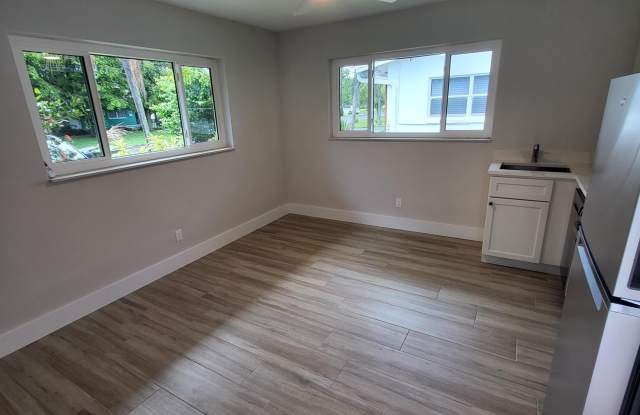 811a NW 30th Court Gallery 2
