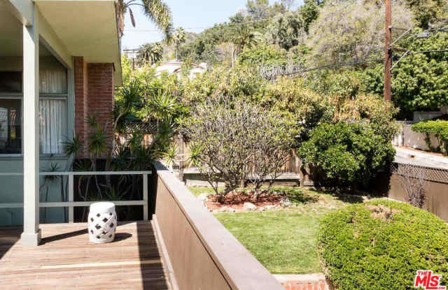 1847 North CURSON Avenue Gallery 4