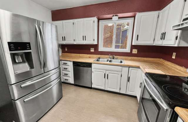 8420 East 32nd Avenue - B photos photos