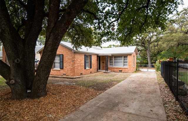 2308 N Edgewood Terrace Gallery 2