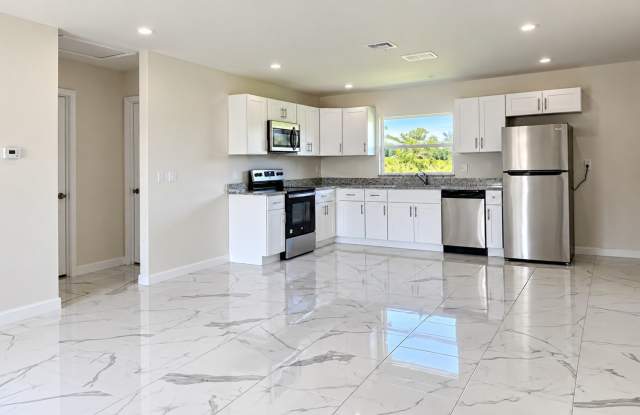BRAND NEW MOVE IN READY 3 BEDROOM 2 BATH Gallery 3