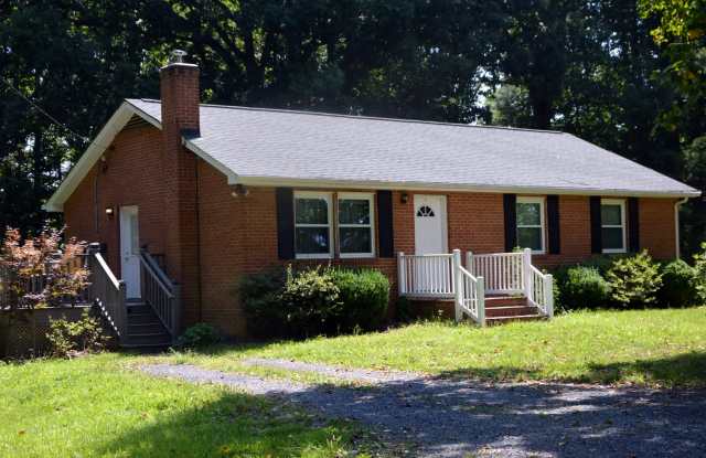 Sparkling Rambler in Park-like Setting on 10 Acres photos photos