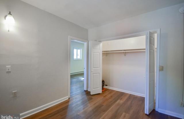 114 W MARTIN STREET - 114 West Martin Street, Martinsburg, WV 25401