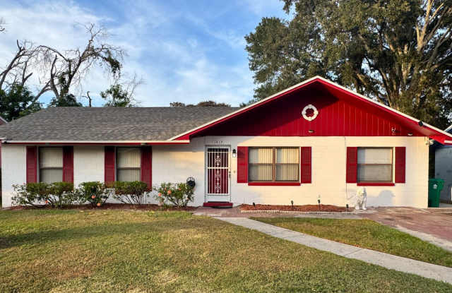 3 bedroom 2 bath located just minutes from Plant St and Downtown Winter Garden - 1417 Basin Street, Orange County, FL 34787