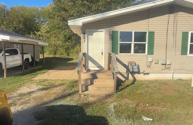 Available Now Cute 2 bedroom 1 bathroom duplex Gallery 1